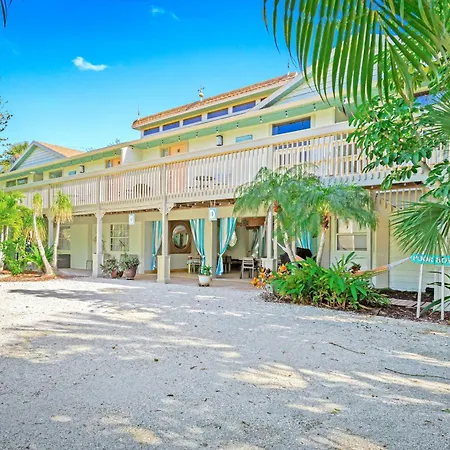 Newly Remodeled 8-Steps To Sand Path Of Beach!